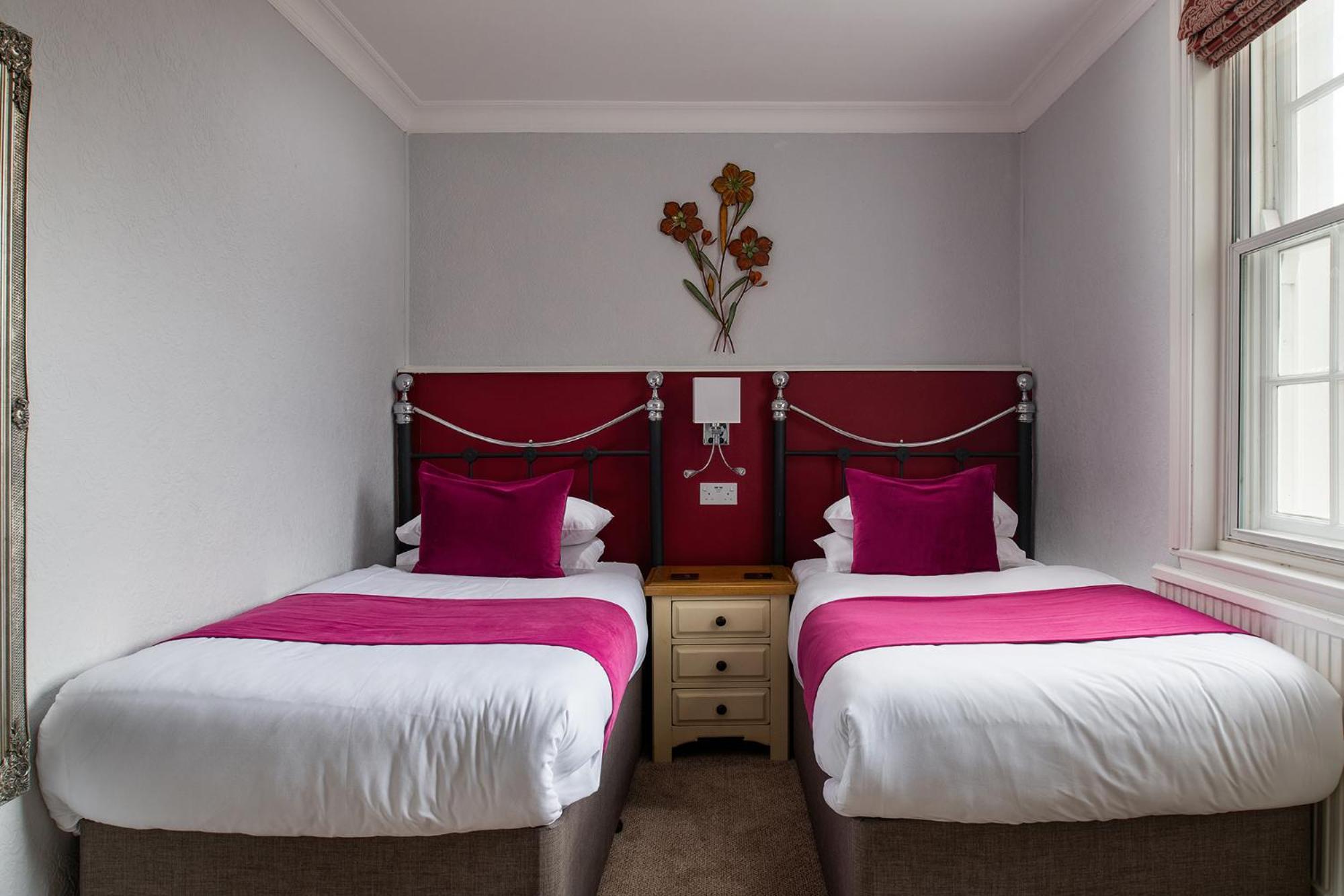สปริงฟิดล์ เฮาส์ Bed & Breakfast โคลส์ฮิลล์ ห้อง รูปภาพ